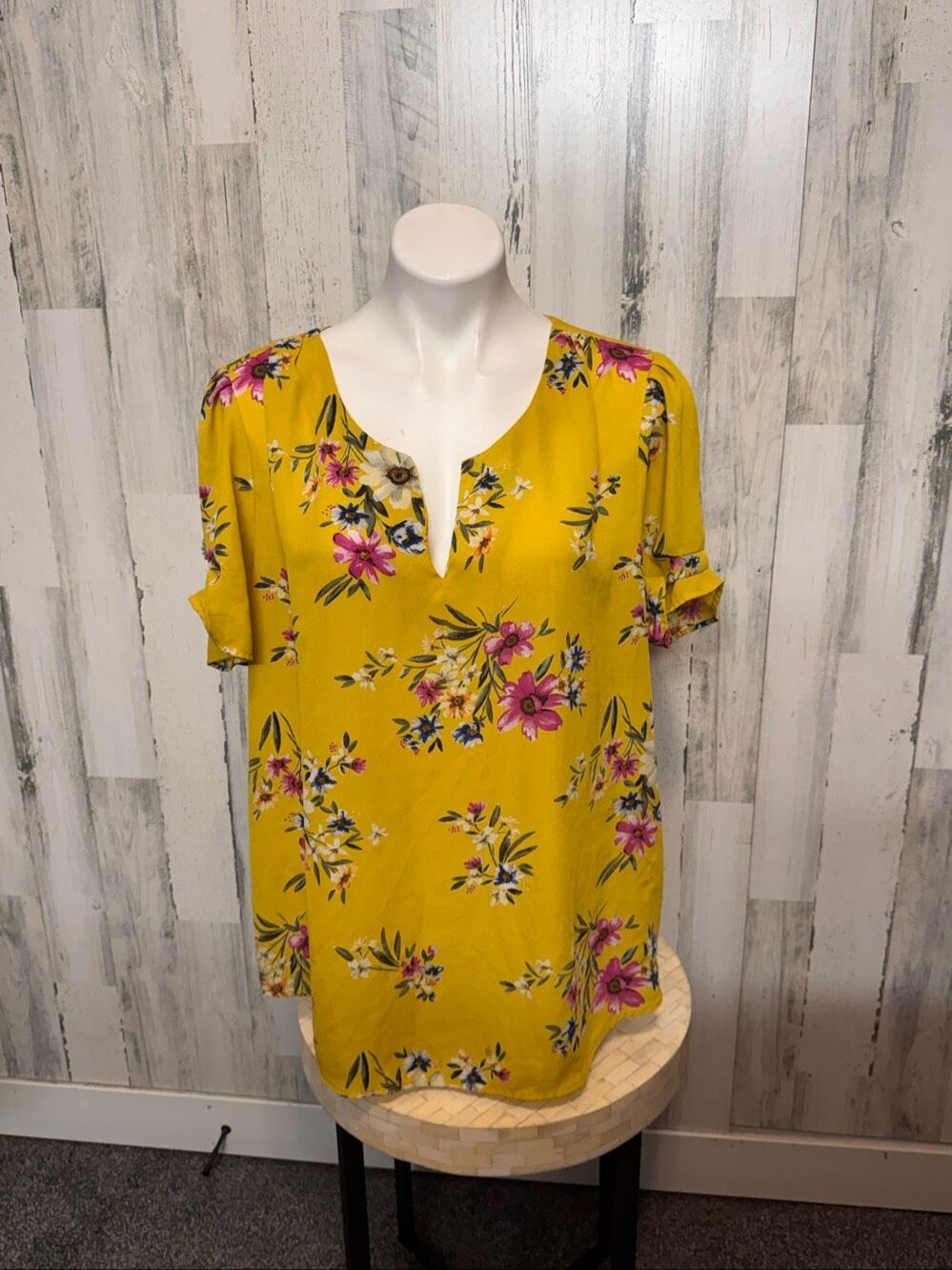 DR2 Mustard Yellow Floral Split Neck Short Sleeve Blouse Top Womens XXL Summer